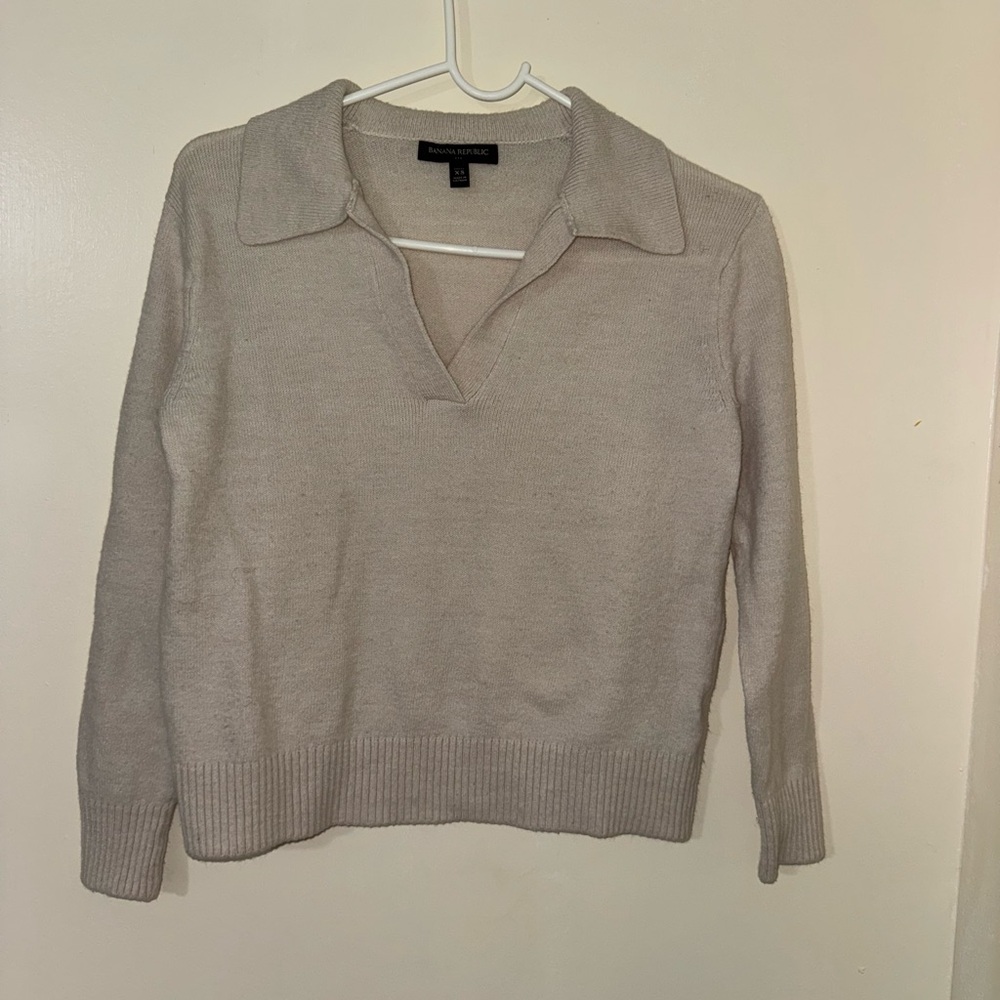 Banana Republic Cream V-Neck Sweater